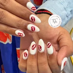 A bold and playful design for Valentine's or any day you're feeling the love. This set features a crisp white base with hand-painted red and pink lips on each nail.