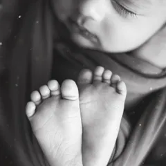 The same adorable feet, presented in a classic black and white edit. Monochrome photos offer a timeless, artistic quality that focuses on the form and texture of your baby's tiny features.