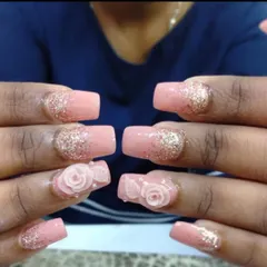 For a soft and romantic bridal style, I created these square-shaped nail extensions with a baby pink base, a touch of glitter, and beautiful 3D rose details. This is a popular choice for wedding nail art.