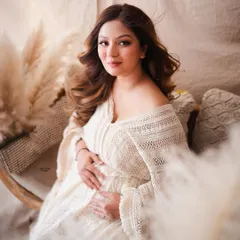 This soft and gentle portrait is an example of the work my students produce. We focus on using natural light and simple props to create a warm, inviting atmosphere.