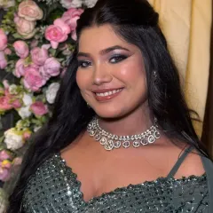 A happy and glamorous shot. The dramatic eye makeup is paired with a big smile, showing that you can have a bold look and still feel comfortable and joyful.