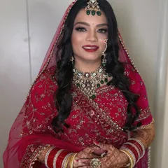 A closer look at the flawless makeup for our open-hair bride. Her confidence shines through, proving that the bride's choice is always the best one.