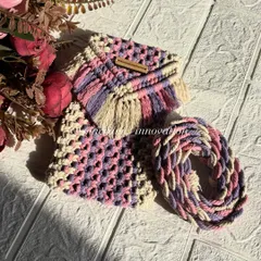 I love this dreamy color combination of lavender, pink, and beige. This macrame pouch is perfect for adding a soft, feminine touch to your outfit.