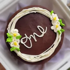Can you believe this beautiful little cake has no refined sugar? This is my Jaggery Jowar Chocolate Cake, decorated for a first birthday. It's the perfect choice for baby smash cakes or monthly milestone celebrations, especially when you want to keep things healthy for your little one.