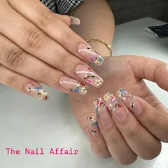 This design shows my passion for detailed hand-painting. On these long, clear square extensions, I created a delicate wildflower and bee pattern, giving the feel of a miniature garden on your nails.