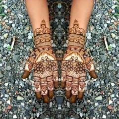 This bridal design features royal elephants under a canopy on the wrist, with majestic peacocks on the palm. It's a perfect example of how I incorporate traditional Rajasthani motifs into my work.