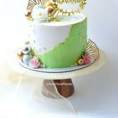 A top-down angle of the fault line cake, highlighting the floral and gold fan decorations.