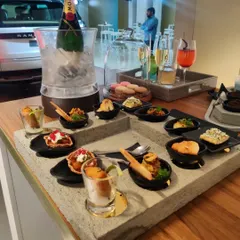 A close-up of the futuristic canapés served at the new Range Rover launch. We used custom cinder-blanched service trays to present bites like yoghurt foams and ancient grain crackers, reflecting the vehicle's modern design.