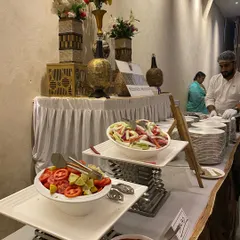 Our fresh salad bar, featuring a classic garden salad and a creamy pasta salad. We believe in providing healthy and refreshing options alongside our main courses.