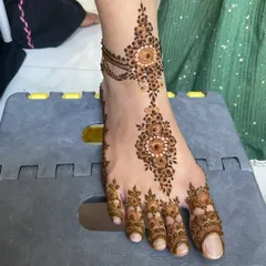 Another clear shot of the single foot design.