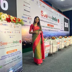 On stage at the Source India conference organized by Elcina. It's always an honor to be invited back by clients who trust me to deliver a professional experience.