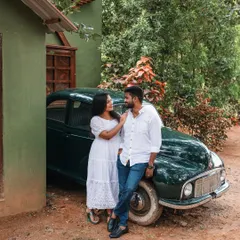 The vintage car is another popular prop available for your shoot. It adds a touch of classic charm to photos and works well against the rustic backdrops and natural foliage in the garden.