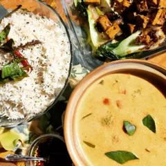 A complete Thai meal with our creamy vegetarian Red Curry, served alongside fragrant Thai Basil Rice and Bok Choy with Tofu.
