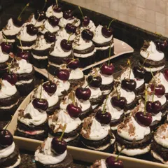 These cupcakes look so inviting all lined up together. They are a great alternative to a large cake, especially for events where guests might want to mingle and eat.