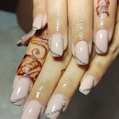 For these nude bridal nails, I added delicate silver glitter lines and tiny pearl details. This design looks so classy and perfectly complements the client's mehendi.