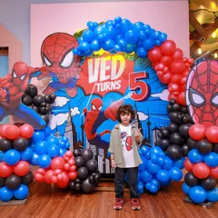 Our Spider-Man decor is bold and action-packed. This setup features a dynamic balloon arch, multiple character cutouts in action poses, and a vibrant city skyline backdrop.
