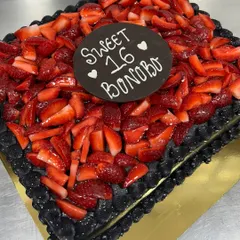 A close-up of the "Sweet 16" strawberry and chocolate sheet cake we made for Bonobo's anniversary party. This cake is loaded with fresh strawberries over a rich, dark chocolate base.