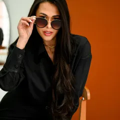 Serving metropolitan vibes. A powerful and chic portrait of a woman in an all-black outfit and sunglasses, exuding confidence and urban sophistication.