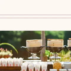 Our live dim sum station is perfect for brunches and mingling evenings. We serve a variety of steamed dumplings in traditional bamboo baskets, complete with authentic sauces and accompaniments.