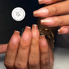 A chic and modern set of long, square-shaped nails with a sheer brown ombré effect. This "caramel macchiato" look is subtle yet sophisticated.