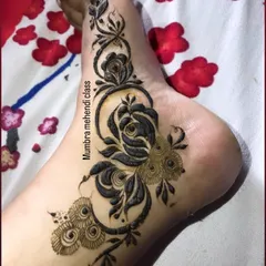 A gorgeous rose vine design that flows along the side of the foot. This is a very popular and elegant placement.