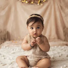 No words for how beautiful this little bundle of love was. Her curious expression and sweet pose made this sitter session an absolute dream.