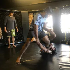 Here's a look at our BJJ Jam, where students test their skills in a friendly, low-pressure environment. This moment captures a student working to pass the guard, a fundamental part of Brazilian Jiu-Jitsu, while a teammate looks on.