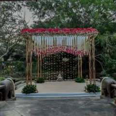 Pretty in pink, this mandap setup at The Tamarind Tree creates a soft and romantic atmosphere. The structure is adorned with hanging garlands of white tuberose and pink carnations, flanked by two majestic elephant statues, blending tradition with delicate beauty.