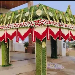A 'Step Chapra' design, where the palm leaf roof is built in tiers. This adds architectural interest and grandeur to the entrance of the home or venue.