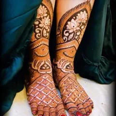 This elegant foot design features large lotus motifs at the center, with delicate paisleys and vines creating a beautiful frame.