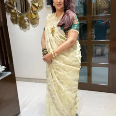 Another shot of the radiant Dr. Geetanjali in her elegantly draped off-white saree.