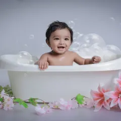 Surrounded by bubbles and flowers, this baby is having a wonderful time. Our splash sessions are designed to be a joyful sensory experience.