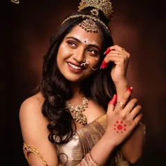 This look embodies Shailaputri, the first Navadurga, symbolizing strength and determination. The styling with the golden tones and traditional jewelry is meant to honor the resilient power within every woman.