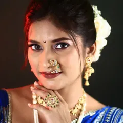 A classic bridal portrait in a royal blue Paithani saree. In my classes, you will learn how to choose makeup colors that complement traditional outfits and jewellery.