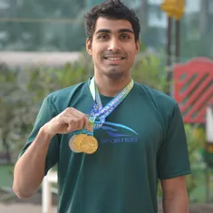 Aaryan Bhosale showcasing his medals from the Individual Championship, including two relay golds and a silver in the 100m Freestyle.