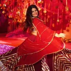 A solo moment captured during the 'Norta Aave' shoot. My choreography is all about expressing the emotion of the song, blending graceful movements with the powerful spirit of Garba.