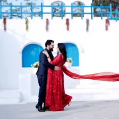 Santorini Dreams in the City. Escape to the Mediterranean with our stunning Santorini-inspired outdoor set. It's the perfect romantic backdrop for pre-wedding shoots, capturing bright, beautiful moments against iconic white and blue architecture.