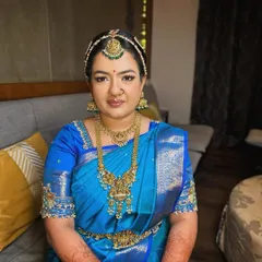 For this beautiful Iyengar bride, I focused on a subtle and classic look. The makeup enhances her features with soft tones and a flawless finish, allowing the magnificent blue Kanjivaram saree and traditional jewellery to take center stage.