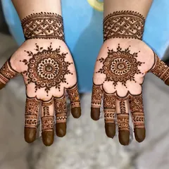 A beautiful and symmetrical mandala design on both palms. This classic pattern is a popular choice for guests and festive occasions.