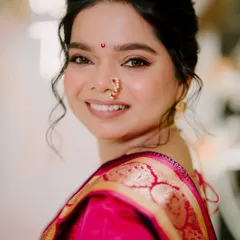 A close-up of a soft and elegant 'Vidhi' look for a Maharashtrian bride. The makeup is minimal and fresh, with a simple bindi and traditional nath, letting her natural beauty shine.