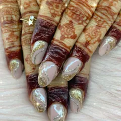 We absolutely love creating the perfect nails for our brides. This elegant look features a nude base with dazzling gold glitter swirls, designed to beautifully complement the intricate mehndi. It's the ultimate bridal manicure for your special day.