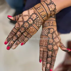 This design combines lotus motifs with intricate jaal (net) patterns. I love how the different elements come together to create a full and festive look.