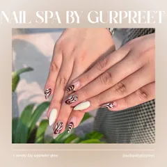 Custom nail art is my passion. This design combines a sharp, stiletto shape with a trendy zebra print and a negative space technique. It’s a perfect example of how I mix different styles to create something truly unique and modern for my clients.