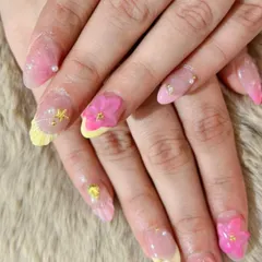 A playful, mermaid-inspired set with 3D flowers, starfish, and pearl details on a pink and yellow base.