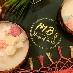 For the festive season, I introduced these beautiful gold metal urlis. Filled with three-wick scented soy wax and decorated with delicate wax flowers, they create a beautiful centerpiece and fill your space with scents like Lily Rose.