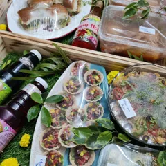 A festive Holi hamper filled with a colourful assortment of our homemade vegetarian dishes, including Mexican tarts, pasta salad, and refreshing drinks.