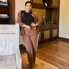 Posing in my workspace. Being a makeup artist is a journey filled with creativity, connection, and the privilege of making people feel confident and beautiful.