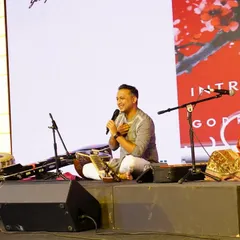 Sharing a moment of musical dialogue on stage during a performance for Godrej Sora in Gurgaon. It is always a pleasure to perform with my colleague Ravinder on flute and the young genius Lokesh Joshi on tabla.