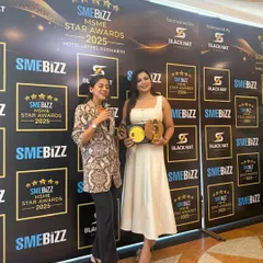 Another shot from the SMEBiZZ MSME Star Awards, celebrating our recognition as the Best Wellness Clinic in Delhi NCR.