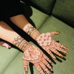 Another look at the gorgeous henna for Divya Spandana, showing how the designs on both palms come together. The mix of dense patterns and open space keeps it from feeling heavy.